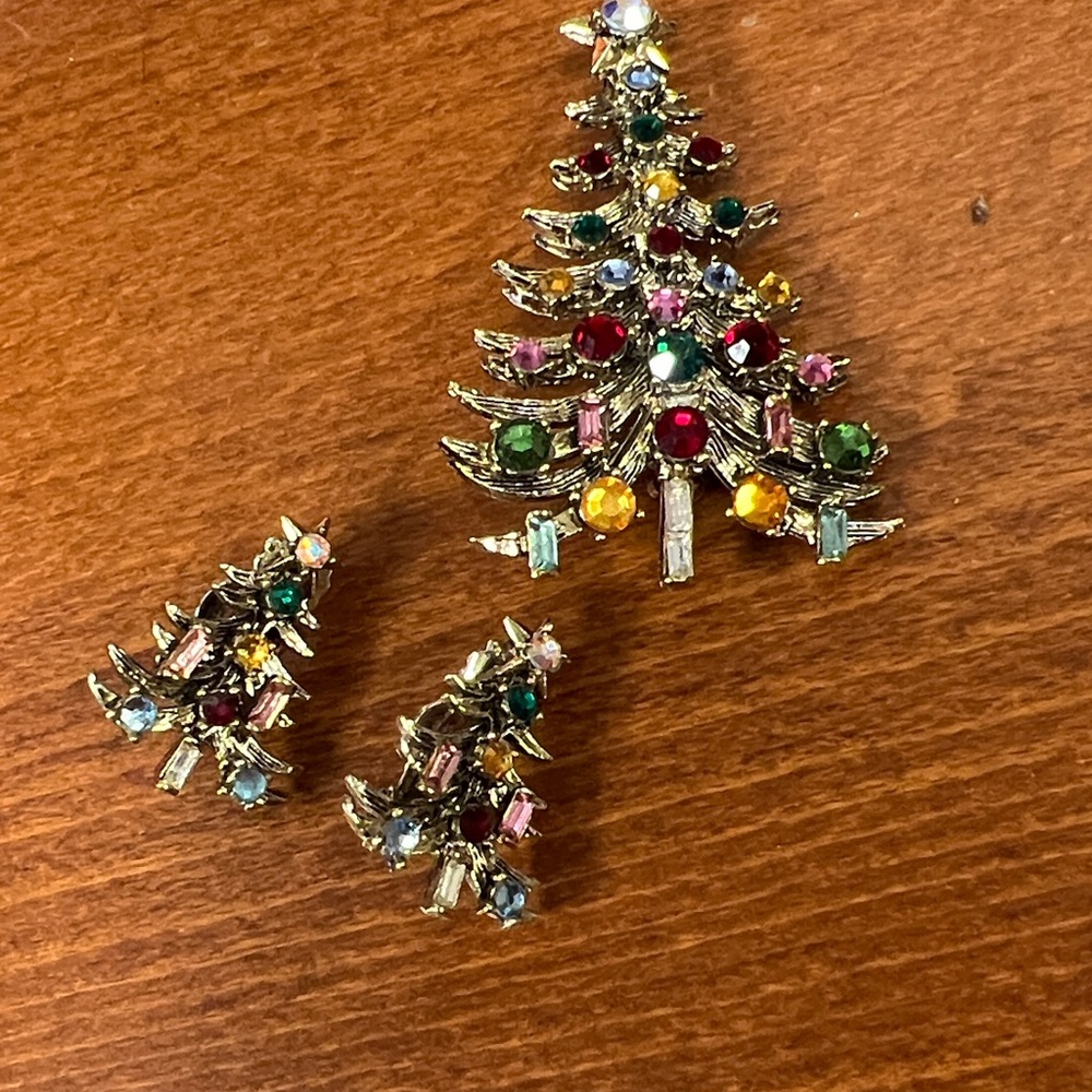 Vintage Hollycraft pin and earring set, Christmas Tree